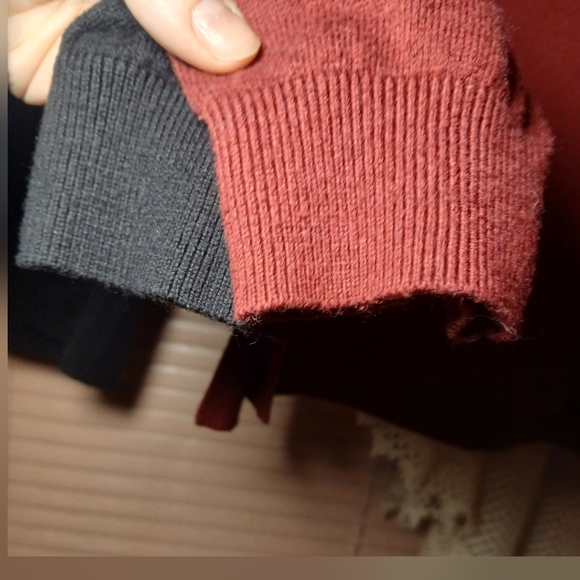 Lucky Brand 2 Piece Black and Red V Neck Sweater Set Cotton Blend Size Small - Picture 13 of 14